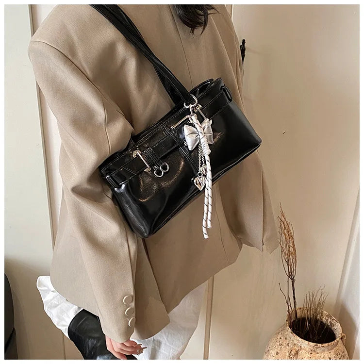 Belt Buckle Design Shoulder Satchels Bag for Women 2025 New in Luxury Designer Handbags Branded Fashion Totes with Pendant Сумка