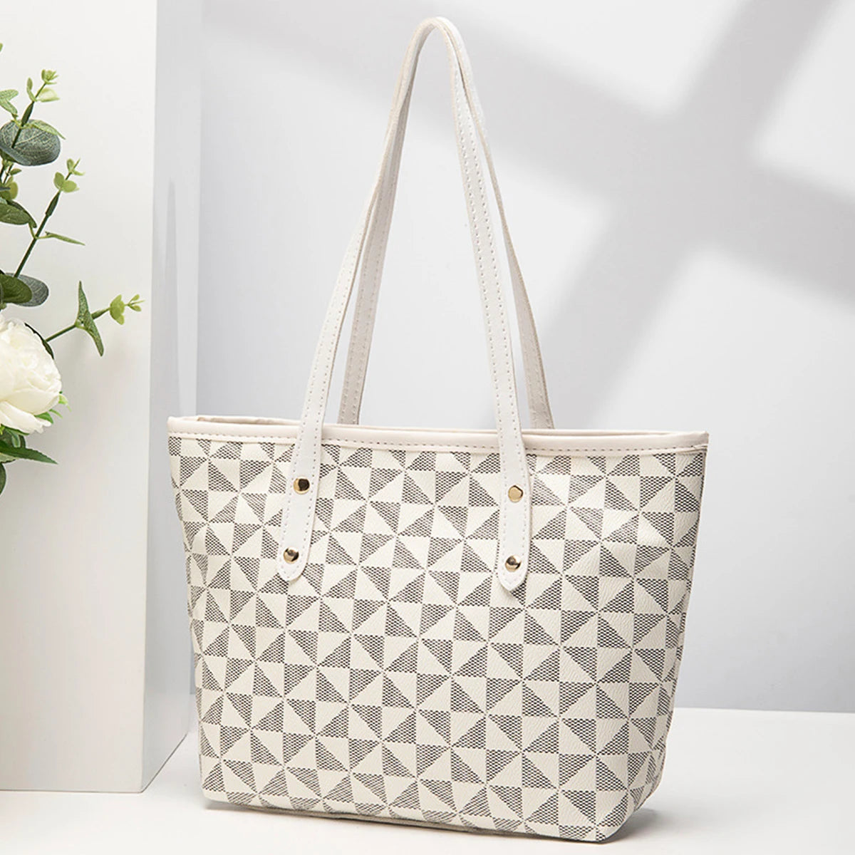 Trendy and versatile printed tote bags, fashionable and generous women's handbags, tote bags, large capacity women's bags.QKC