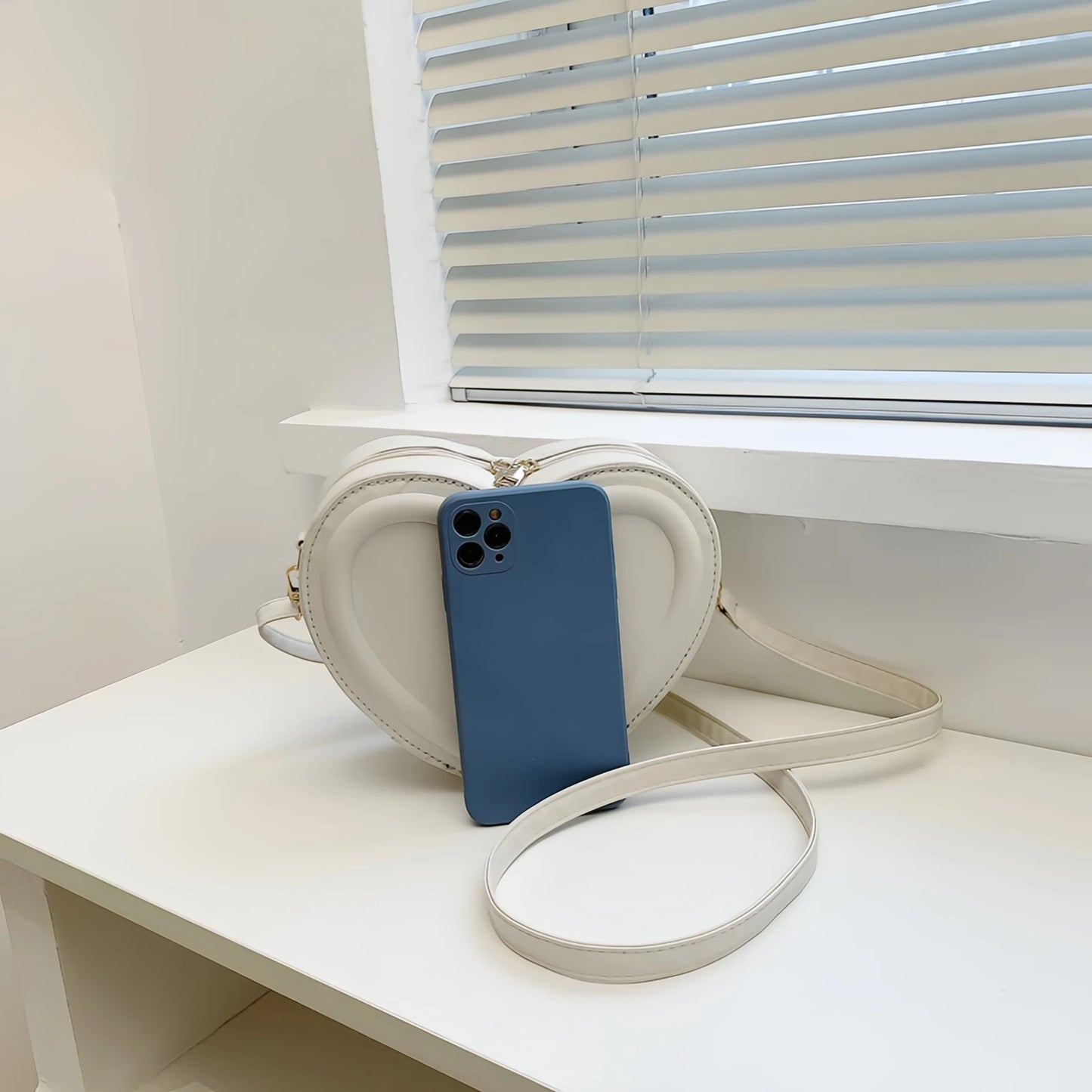 Hot Selling Heart Crossbody Bag Women's Solid Color PU Leather Versatile Sweet Shoulder Bag Fashion Handbag-tan