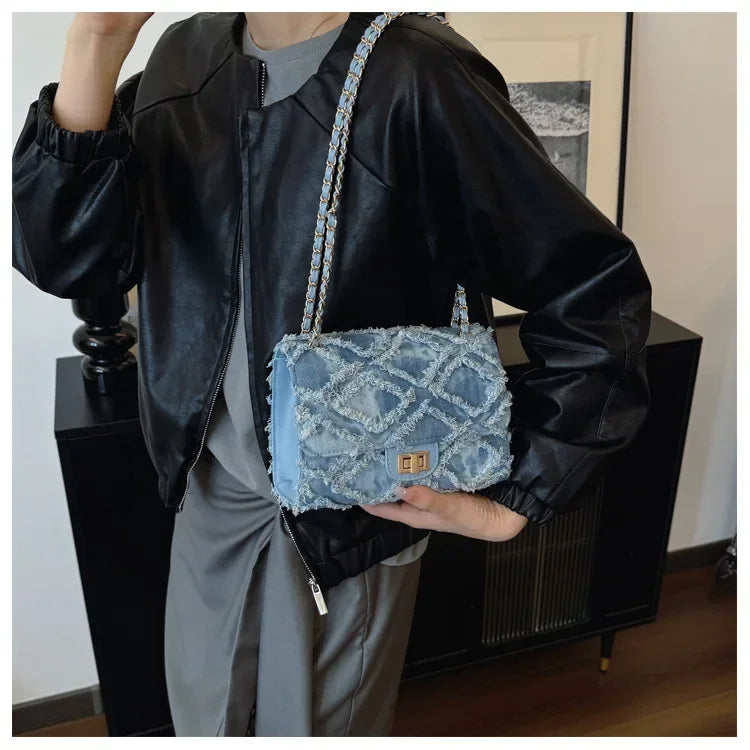 Fashion Forward Light Luxury Bag Retro Embossed Quilted Underarm, High - End Aesthetic, Versatile Handheld Option, Premium