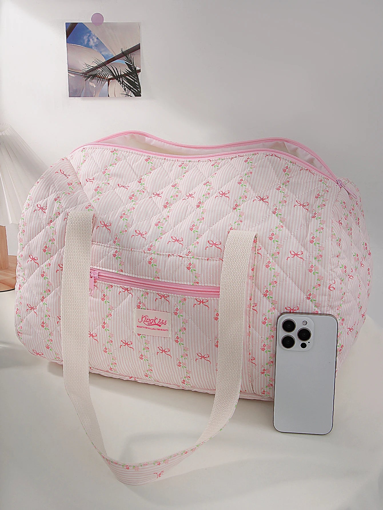 1pcs pink striped travel makeup bag,fashionable and casual portable makeup bag, large capacity cute travel toiletry bag