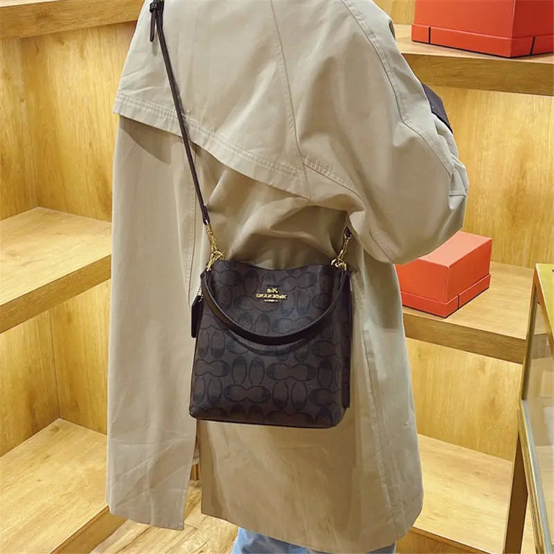 Hot women's handbag PU luxury fashion brand designer large capacity bucket classic shopping trip women's underarm bag