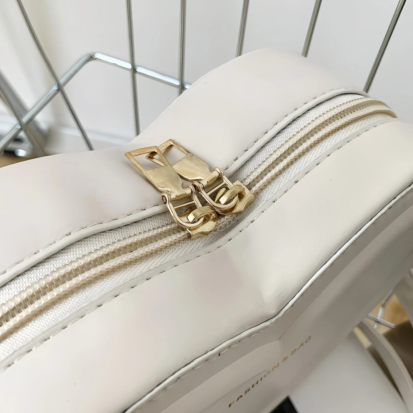 Hot Selling Heart Crossbody Bag Women's Solid Color PU Leather Versatile Sweet Shoulder Bag Fashion Handbag-tan