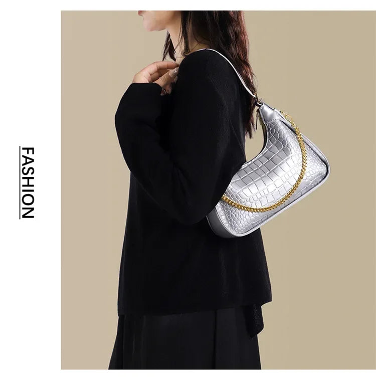 Women's Large - Capacity Tote Bag | Casual Simple Shoulder Style, Retro - Inspired Design for Commuting, Spacious Interior