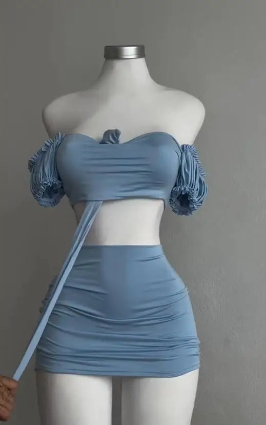 A sexy and fashionable two-piece short skirt with hollowed-out pleated puffed sleeves that wraps the hips