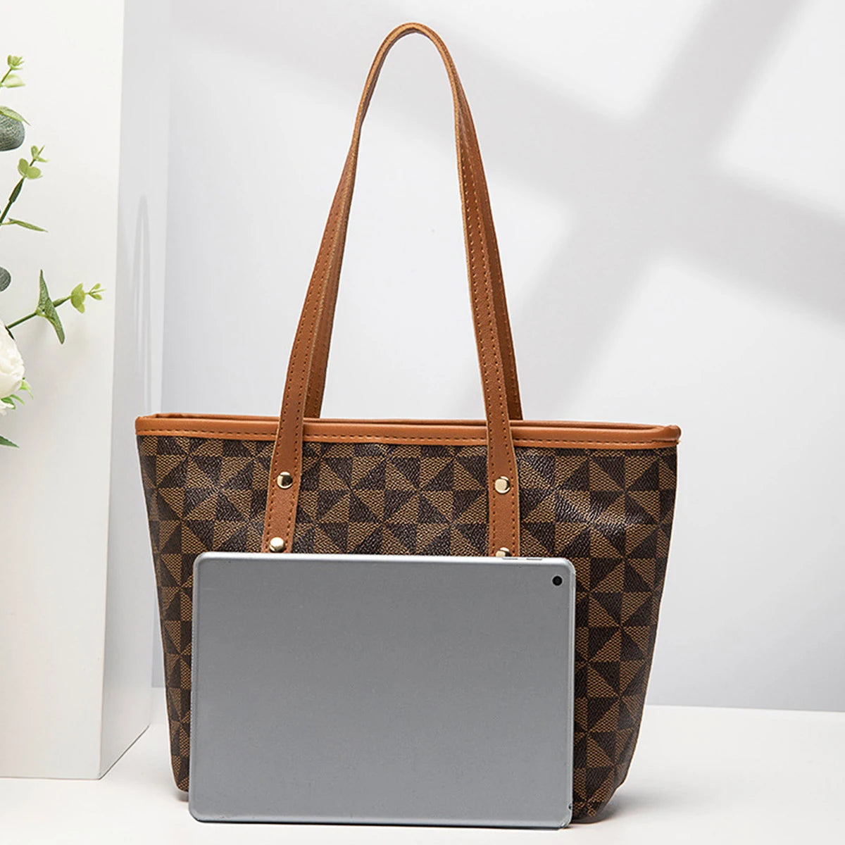 Trendy and versatile printed tote bags, fashionable and generous women's handbags, tote bags, large capacity women's bags.QKC