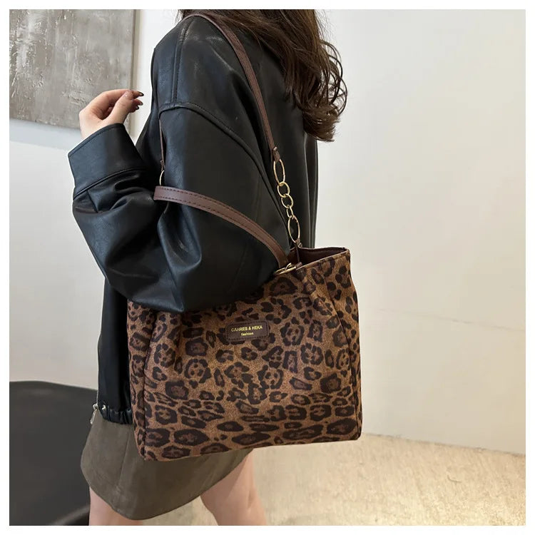 Korean version simple commuting canvas bag, large capacity Hong Kong style retro new bag, handbag, leopard print shoulder bag