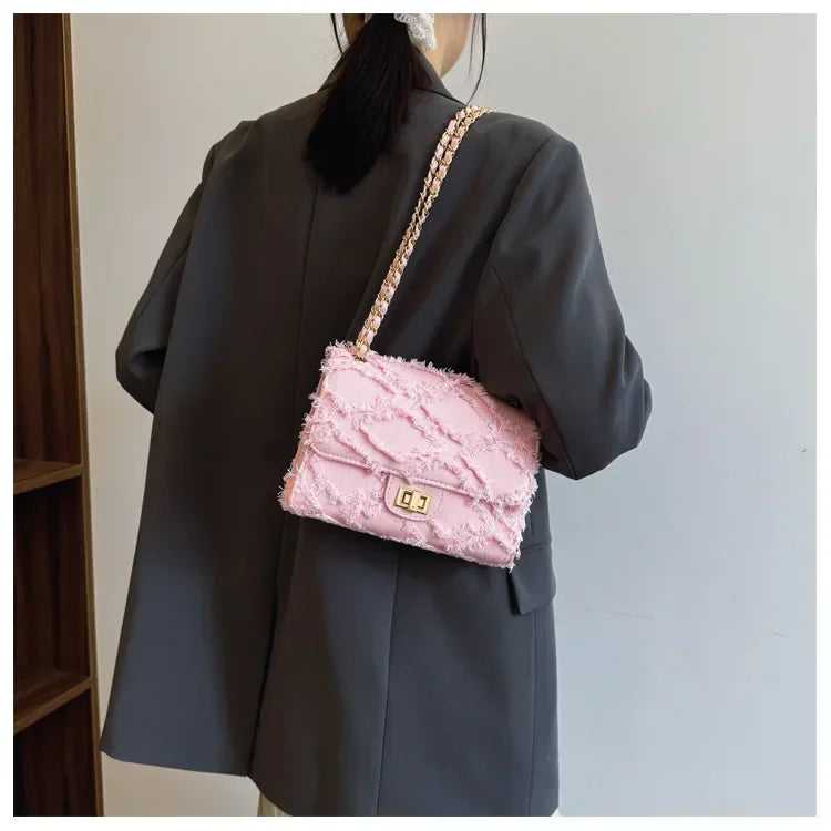 Fashion Forward Light Luxury Bag Retro Embossed Quilted Underarm, High - End Aesthetic, Versatile Handheld Option, Premium