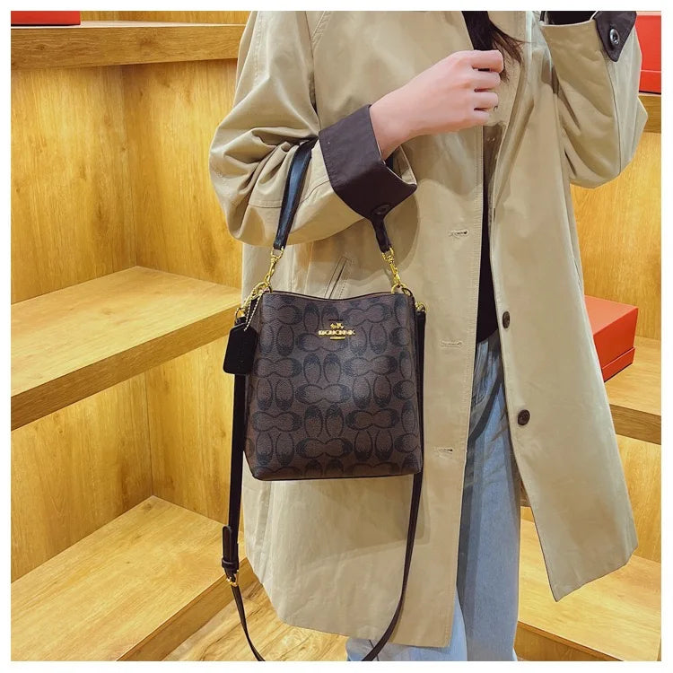 Hot women's handbag PU luxury fashion brand designer large capacity bucket classic shopping trip women's underarm bag