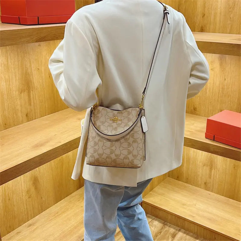 Hot women's handbag PU luxury fashion brand designer large capacity bucket classic shopping trip women's underarm bag