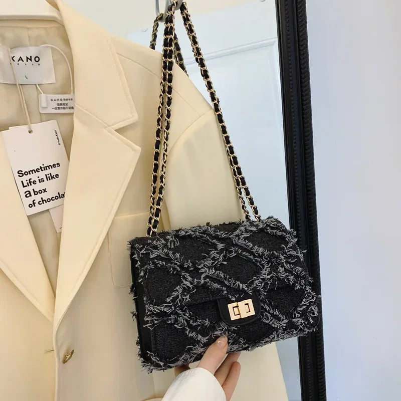 Fashion Forward Light Luxury Bag Retro Embossed Quilted Underarm, High - End Aesthetic, Versatile Handheld Option, Premium