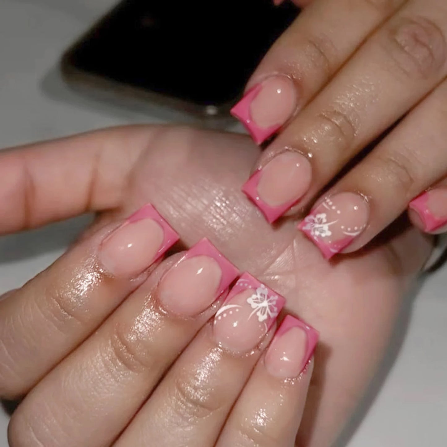 24Pcs Fairy White Flower Fake Nails Pink French Tip Press on Nails Short Square Wearable False Nail for Girls DIY