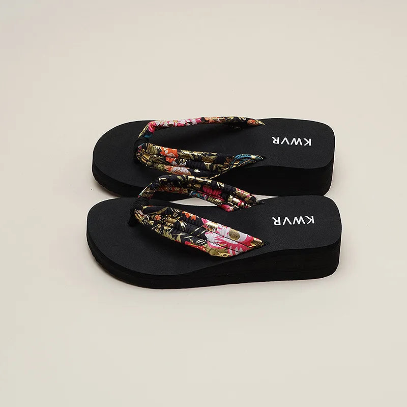 Adult 4cm Sponge Cake Thick Sole Flip Flops Summer 2026 Women's Versatile Conch Anti-slip Sandals Shiny Diamonds Beach Shoes
