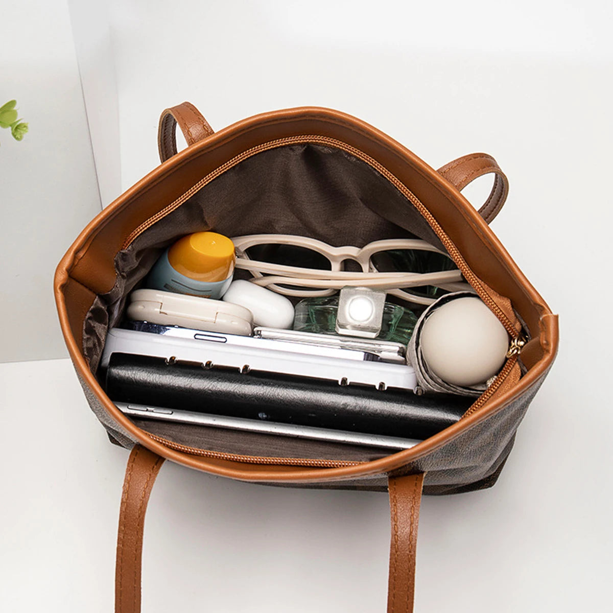 Trendy and versatile printed tote bags, fashionable and generous women's handbags, tote bags, large capacity women's bags.QKC