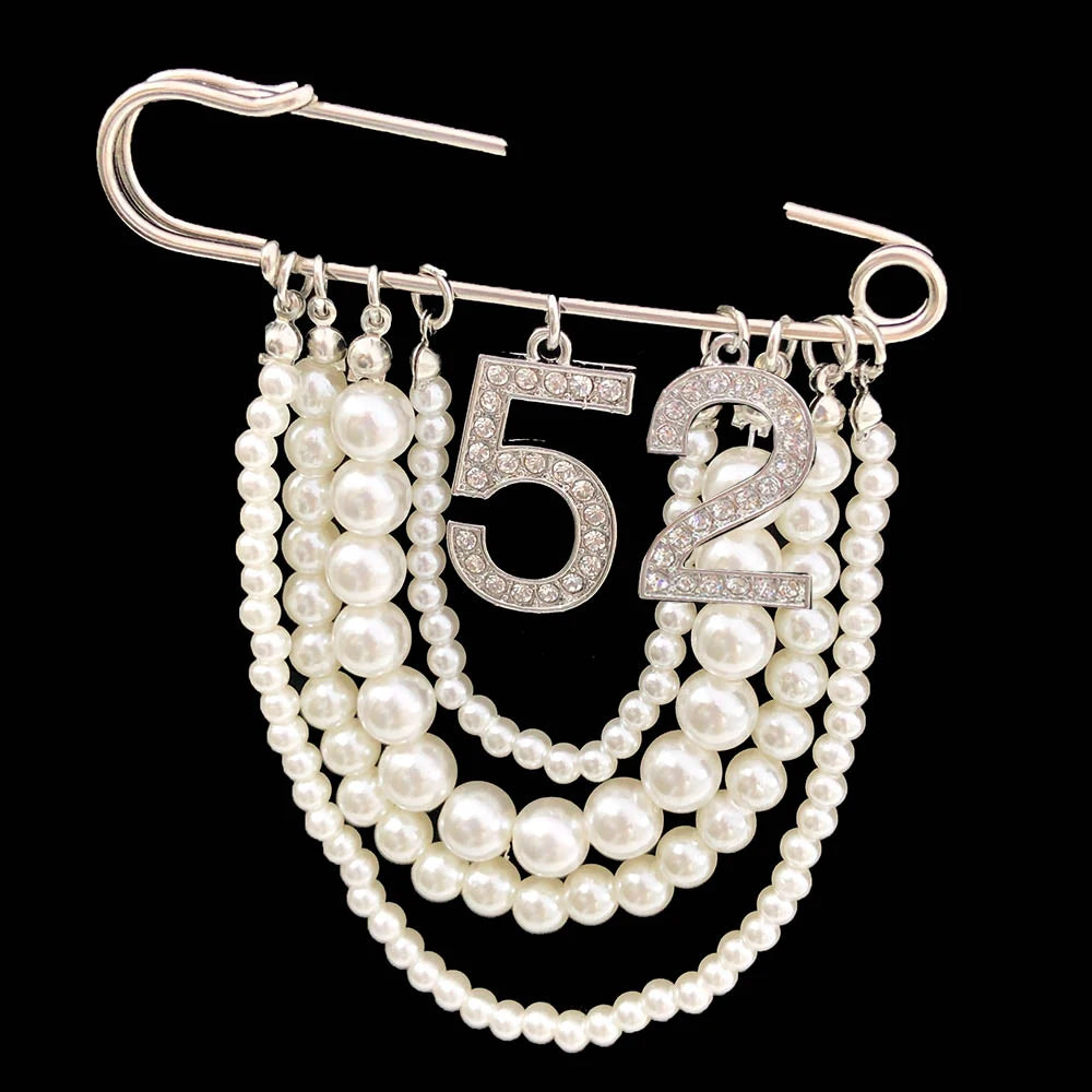 Greek Number Sorority Cloth Twisted Pearl Brooches for Women Fashion Coat Link Pins Hanging Style Brooch Summer Jewelry