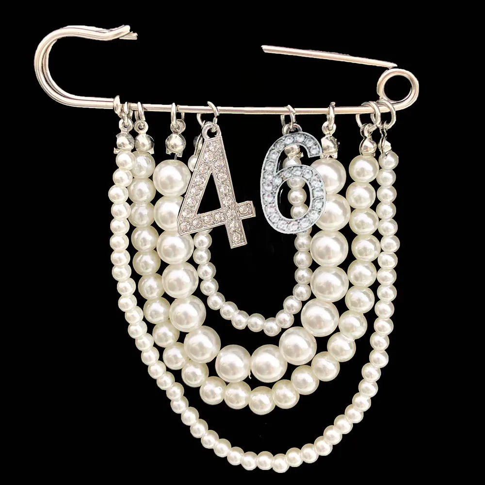 Greek Number Sorority Cloth Twisted Pearl Brooches for Women Fashion Coat Link Pins Hanging Style Brooch Summer Jewelry