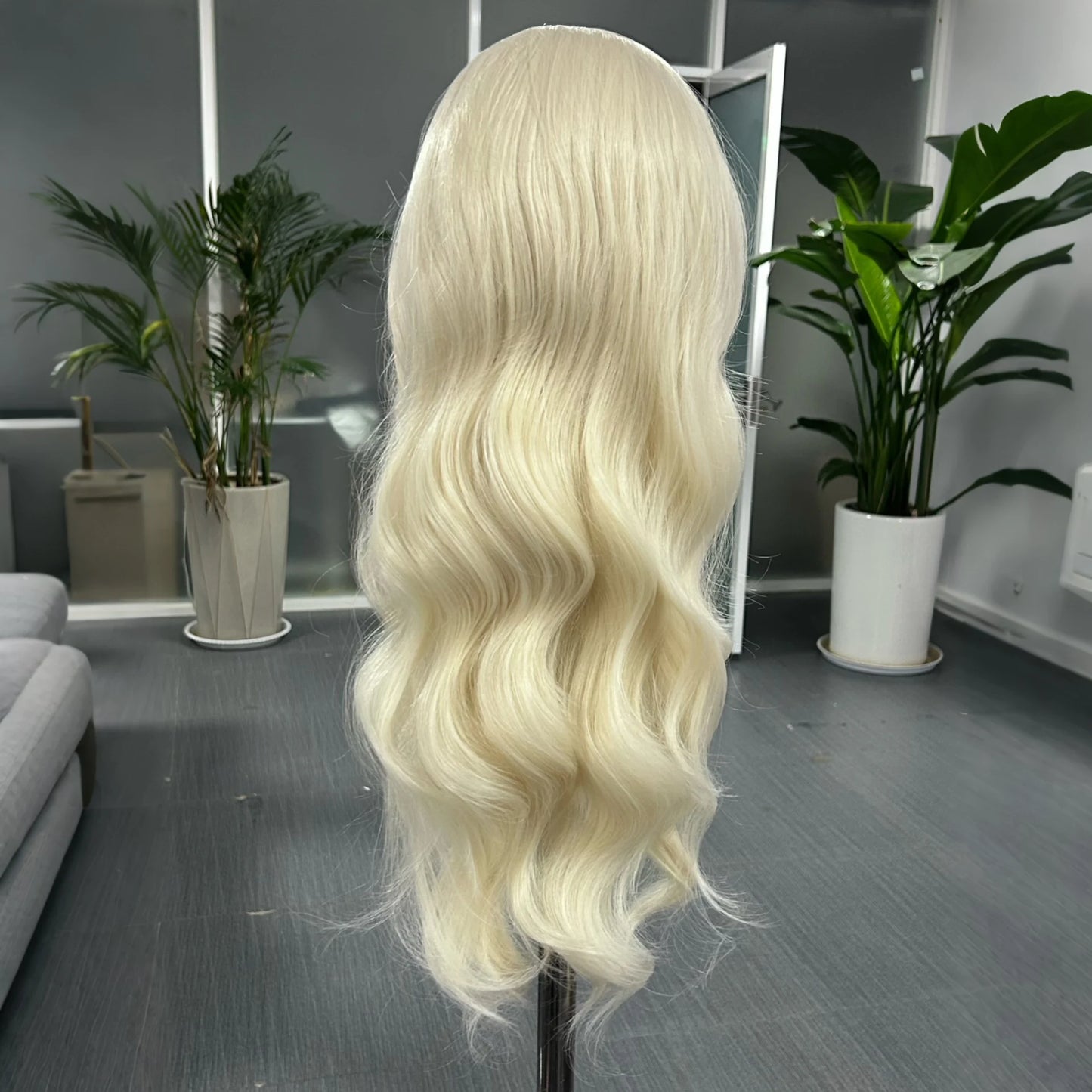 Platinum Blonde Long Wavy Synthetic Wig Free Part Loose Wave Natural Curly 13X4 Lace Front Wigs for Women Daily Party Cosplay