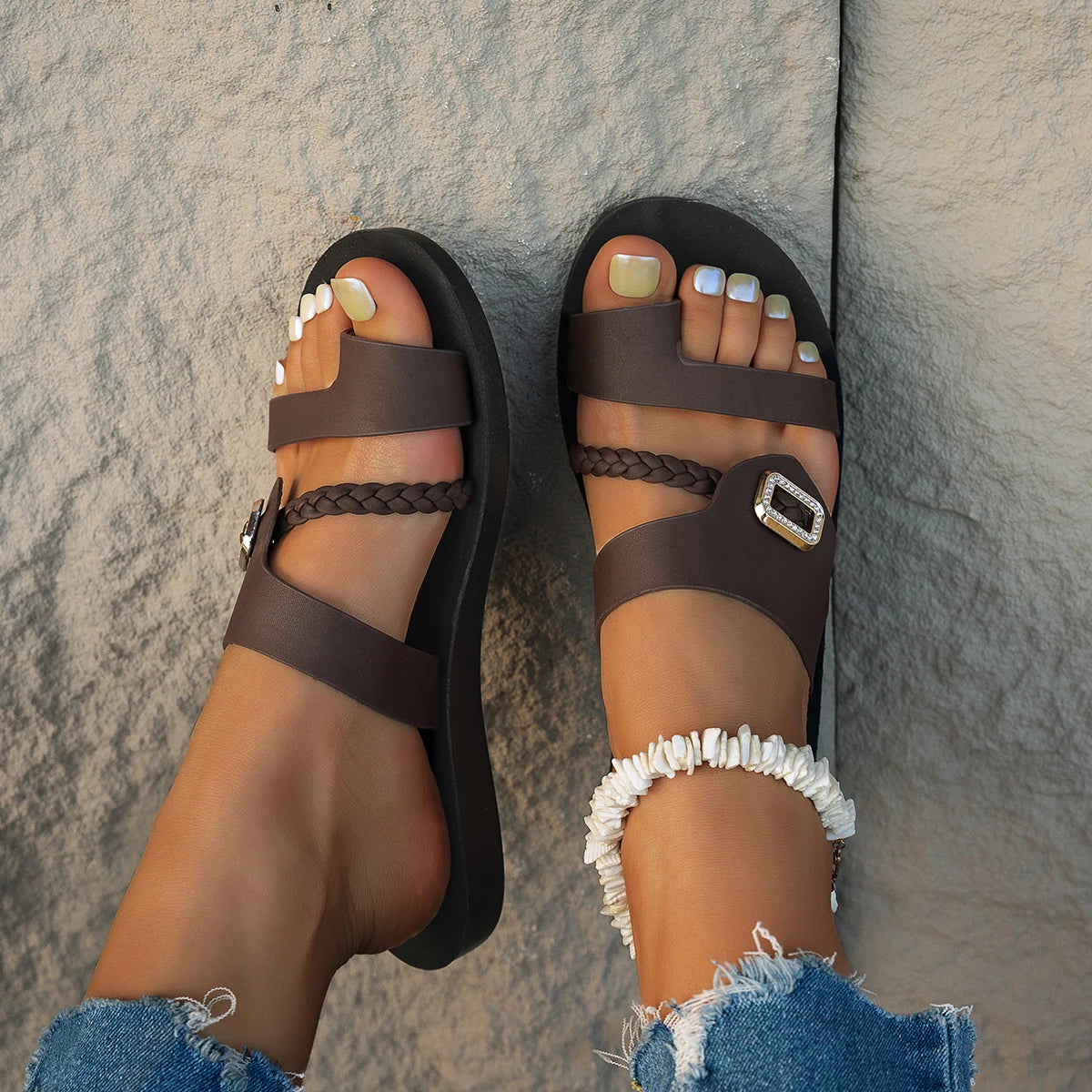 Summer Ladies Flat Sandals Fashion Diamond Buckle Elegant Woven Strap Comfortable Easy-To-Wear Thong Slippers