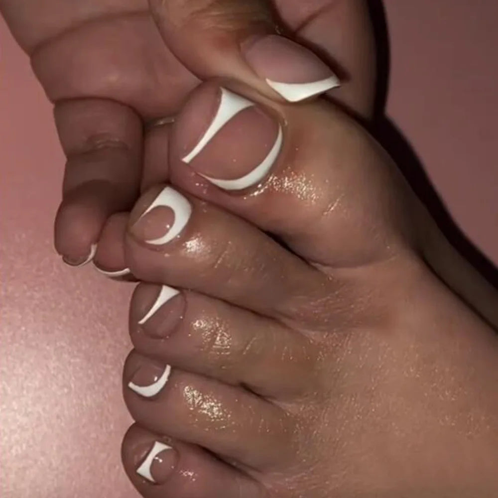New White Flower Artificial Toe Nails with Gold Foil False Toenail Tips French Lady Girl Wearable Press on Nails for Feets