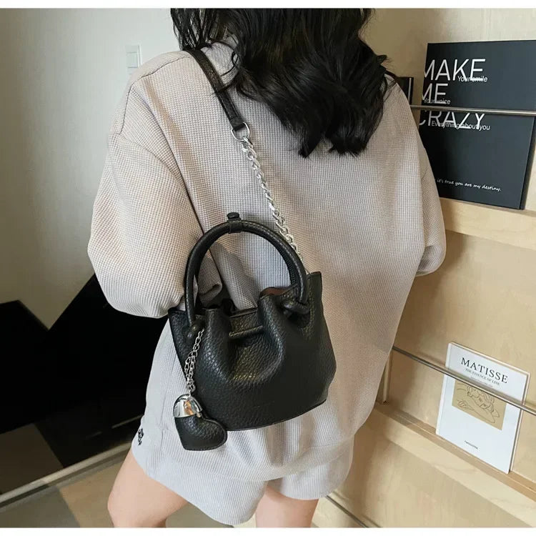 2025 Summer New Pleated Bucket Bag | Niche Fashion Hand-carried Messenger | High-end Simple Design for Beach & Vacation