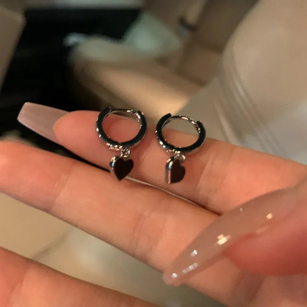Black Color Geometric Heart-shaped Earrings for Women Girls Fashion Hollow Heart Hoop Earrings Jewelry Accessories 2023