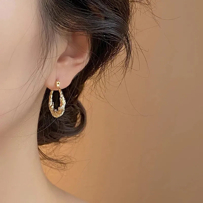 Huitan Aesthetic Women Twist Design Hoop Earrings for Wedding Engagement Luxury Gold Color Inlaid Bright CZ Accessories Jewelry