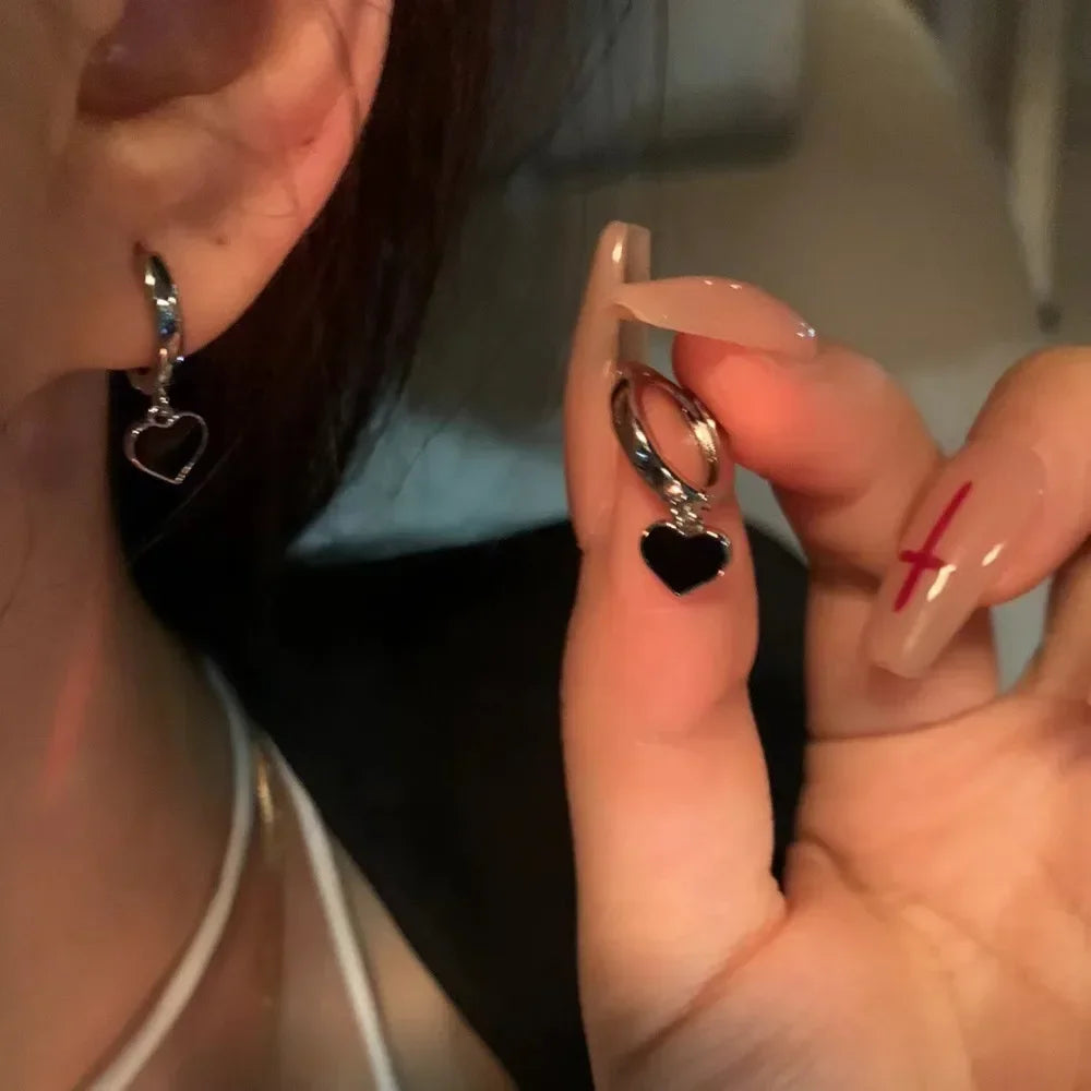 Black Color Geometric Heart-shaped Earrings for Women Girls Fashion Hollow Heart Hoop Earrings Jewelry Accessories 2023