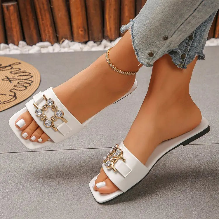 Fashion Women Slippers Lightweight Flat Sandals Trend Metal Decoration Casual Shoes Square Toe Chain Slippers Beach Slides Women