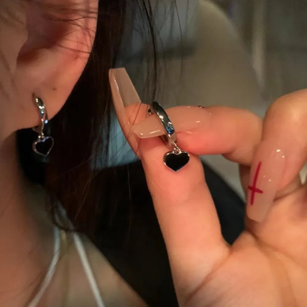 Black Color Geometric Heart-shaped Earrings for Women Girls Fashion Hollow Heart Hoop Earrings Jewelry Accessories 2023