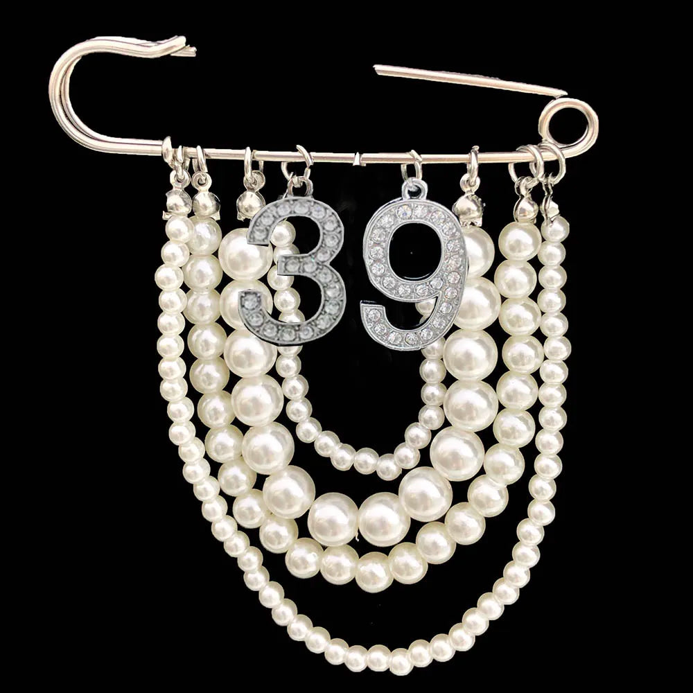 Greek Number Sorority Cloth Twisted Pearl Brooches for Women Fashion Coat Link Pins Hanging Style Brooch Summer Jewelry