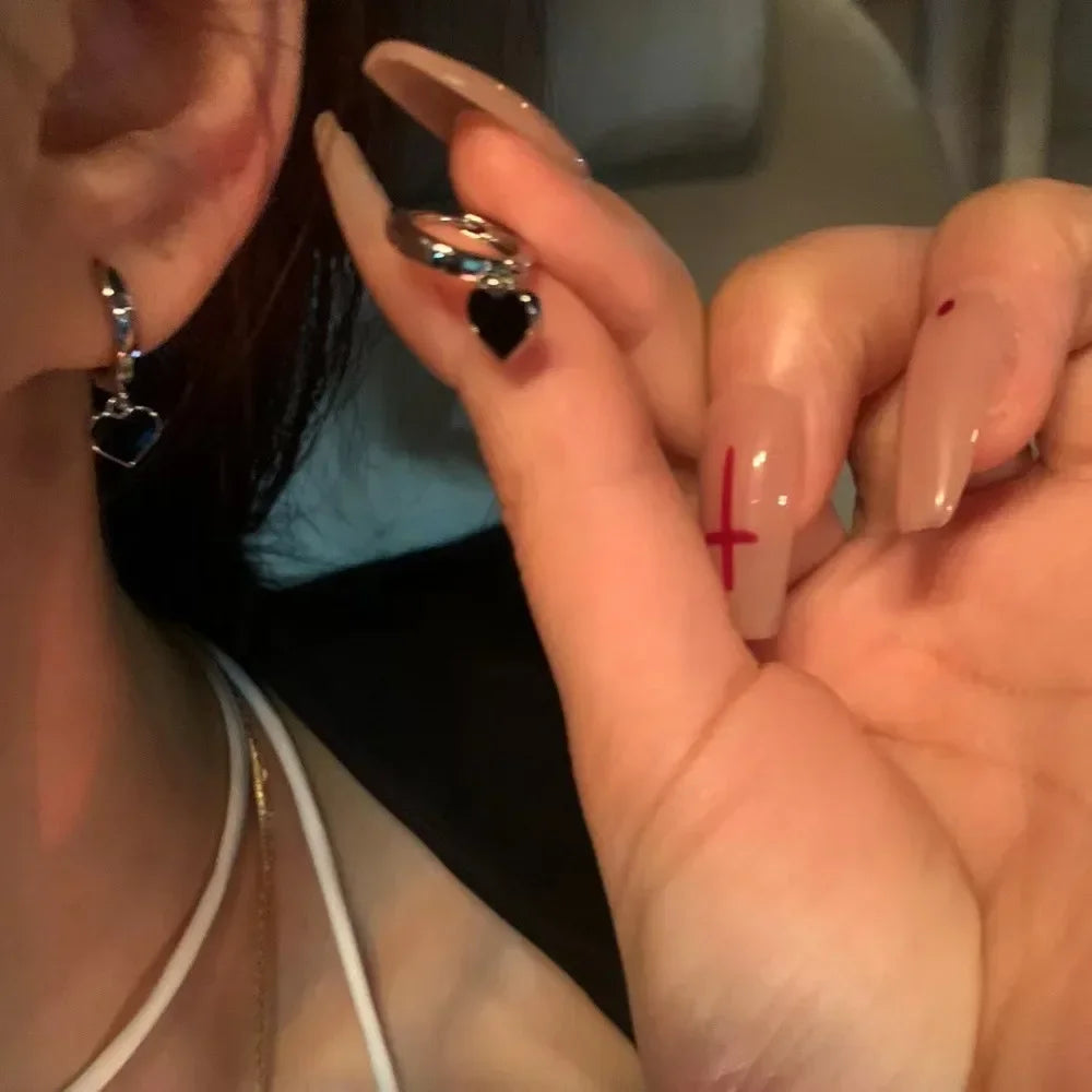 Black Color Geometric Heart-shaped Earrings for Women Girls Fashion Hollow Heart Hoop Earrings Jewelry Accessories 2023