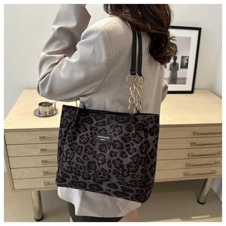 Korean version simple commuting canvas bag, large capacity Hong Kong style retro new bag, handbag, leopard print shoulder bag
