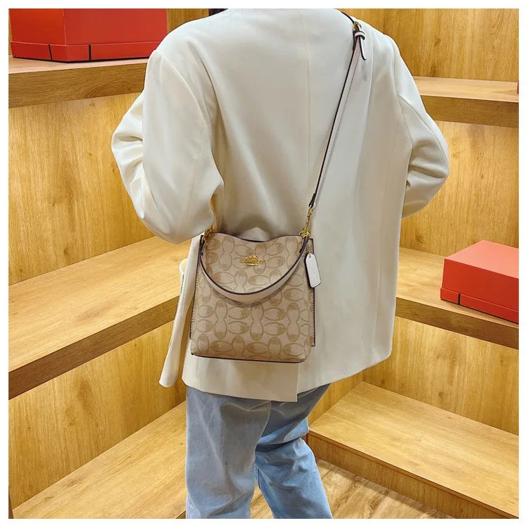 Hot women's handbag PU luxury fashion brand designer large capacity bucket classic shopping trip women's underarm bag