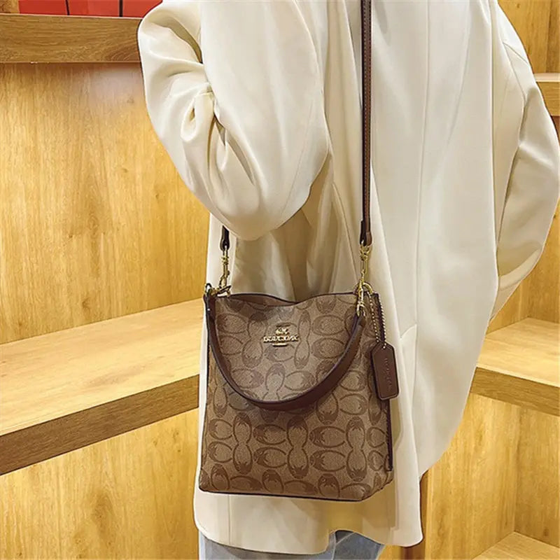 Hot women's handbag PU luxury fashion brand designer large capacity bucket classic shopping trip women's underarm bag