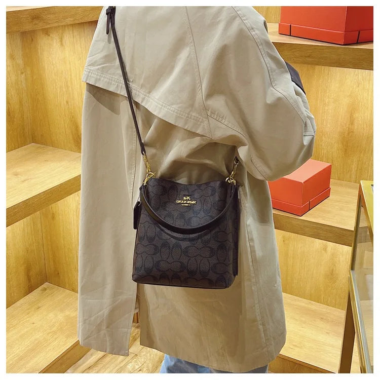 Hot women's handbag PU luxury fashion brand designer large capacity bucket classic shopping trip women's underarm bag