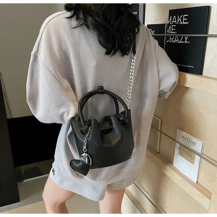 2025 Summer New Pleated Bucket Bag | Niche Fashion Hand-carried Messenger | High-end Simple Design for Beach & Vacation