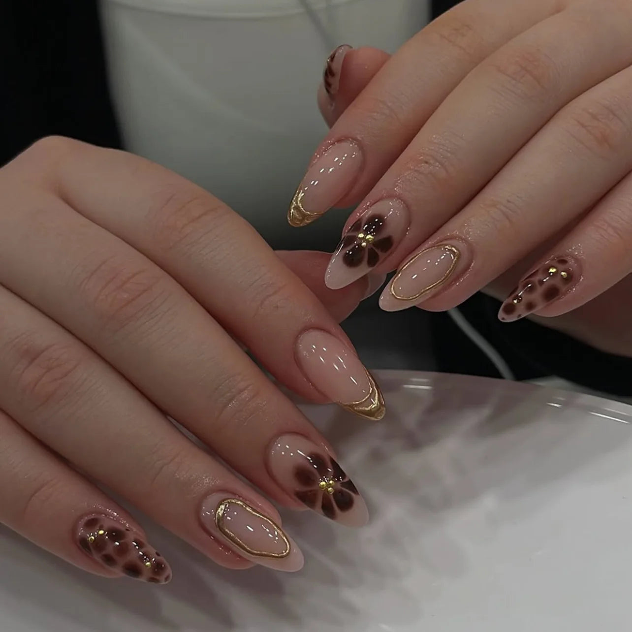 24pcs Retro Brown False Nails y2k Leopard Print Fake Nails Tips Wearable Detachable Spice Girl French Almond Press on Nails