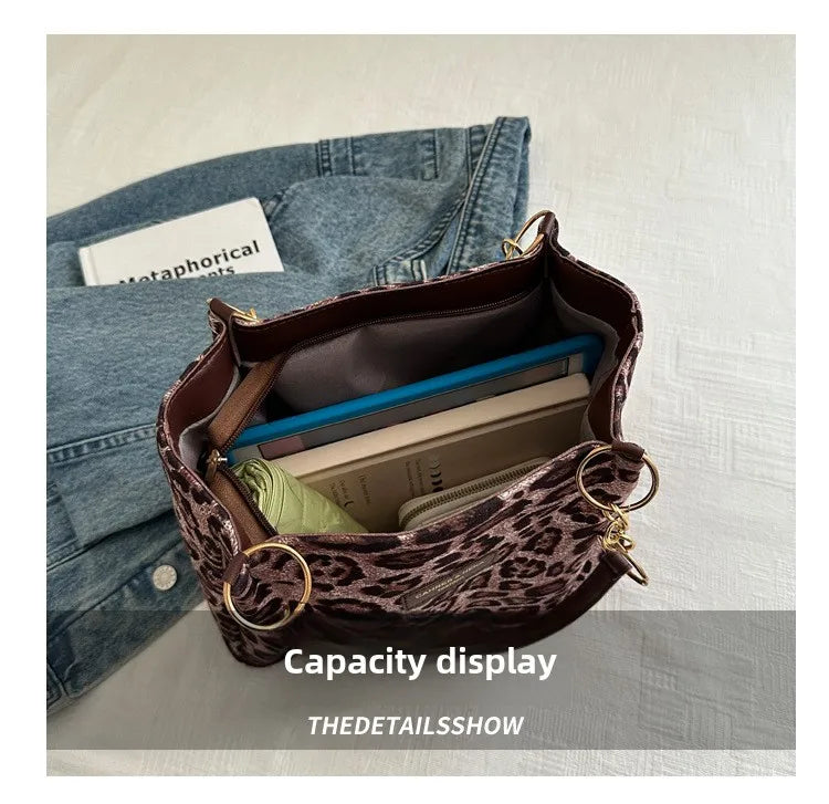 Korean version simple commuting canvas bag, large capacity Hong Kong style retro new bag, handbag, leopard print shoulder bag