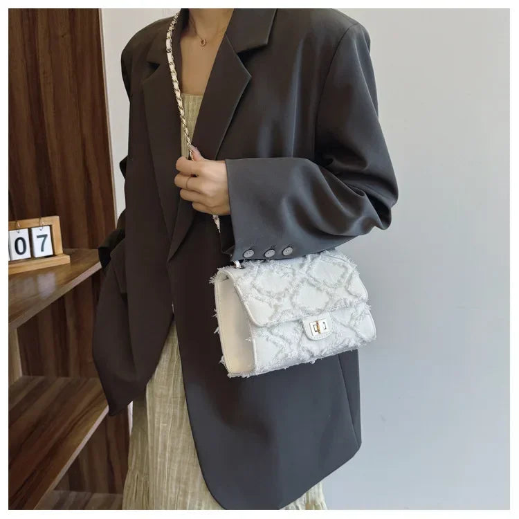 Fashion Forward Light Luxury Bag Retro Embossed Quilted Underarm, High - End Aesthetic, Versatile Handheld Option, Premium