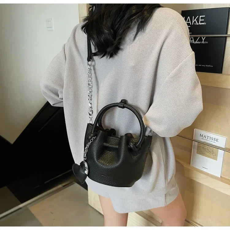 2025 Summer New Pleated Bucket Bag | Niche Fashion Hand-carried Messenger | High-end Simple Design for Beach & Vacation