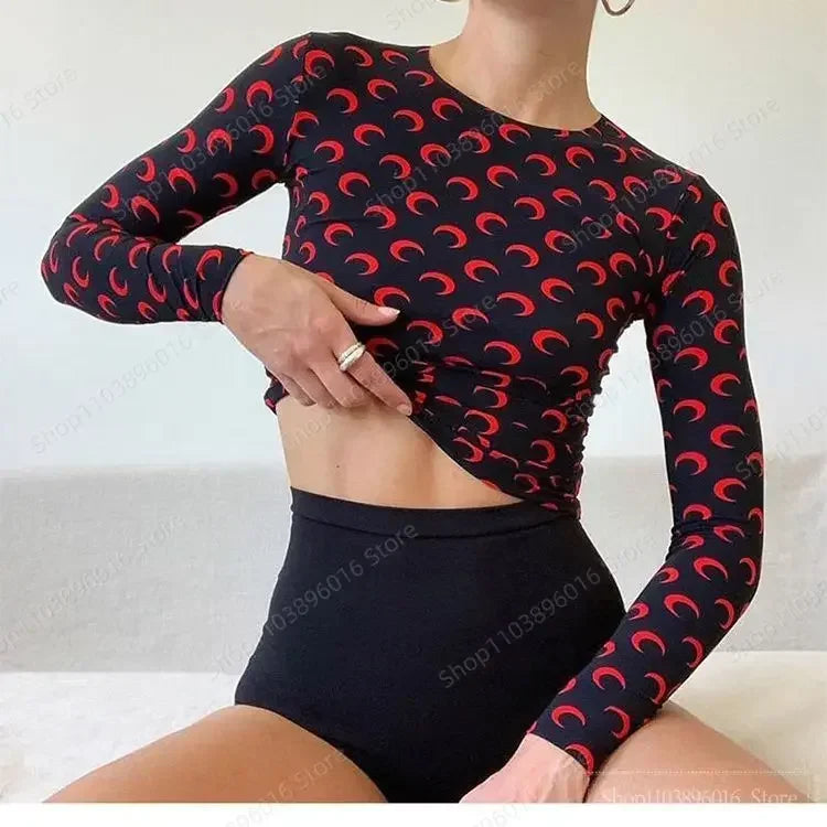 Moon Printed Tshirt Graphic Top for Women Stretchy Slim Korean Fall Spring Long Sleeve Tees Y2k Grunge T-Shirt 2000s Clothes