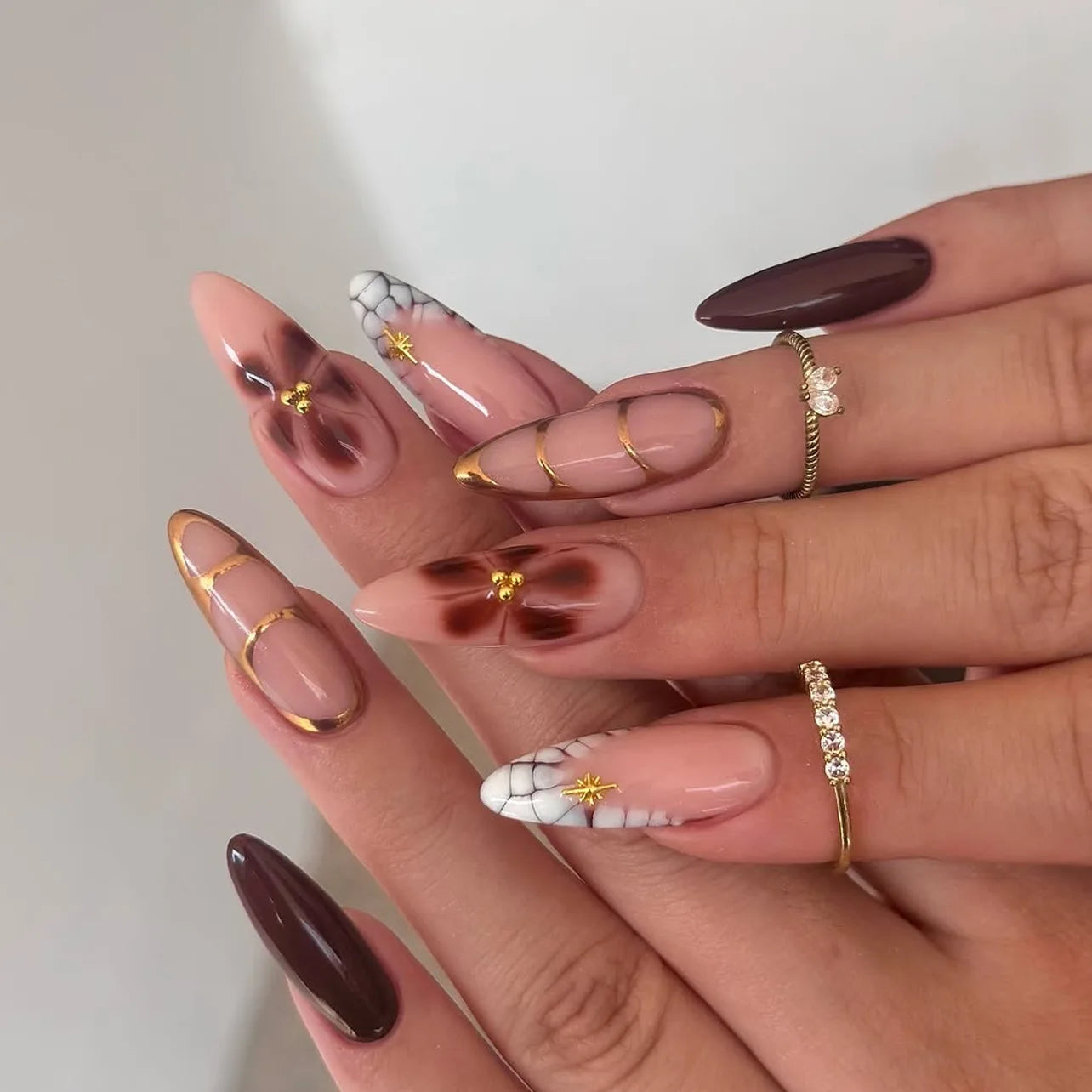 24pcs Retro Brown False Nails y2k Leopard Print Fake Nails Tips Wearable Detachable Spice Girl French Almond Press on Nails