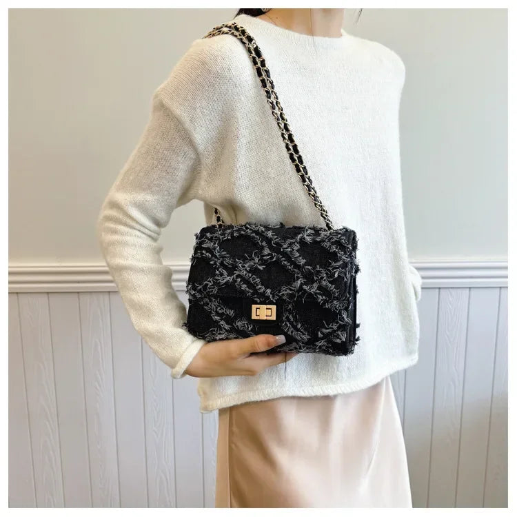 Fashion Forward Light Luxury Bag Retro Embossed Quilted Underarm, High - End Aesthetic, Versatile Handheld Option, Premium